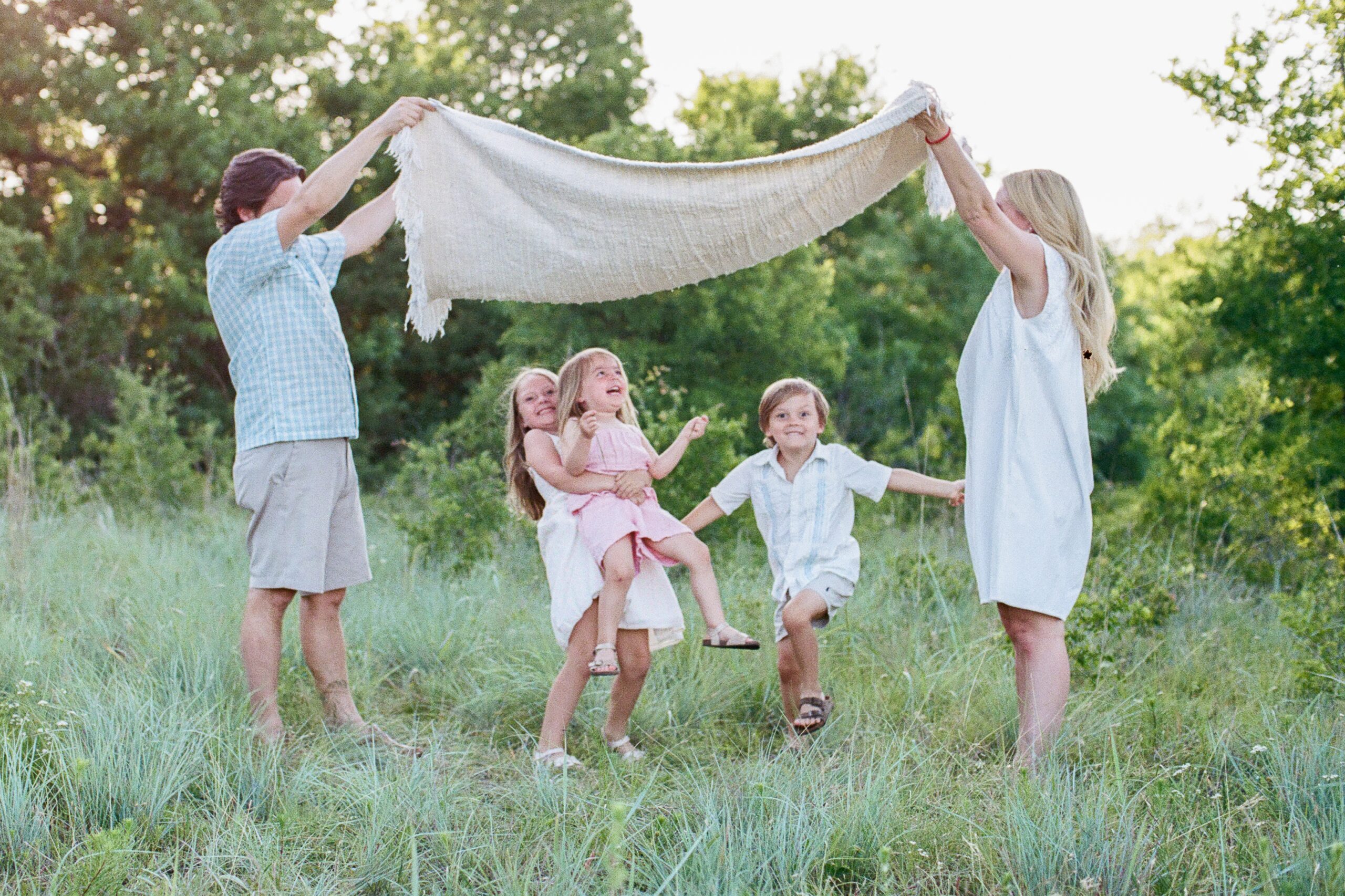 Shows Examples of What to Wear for Family Photos